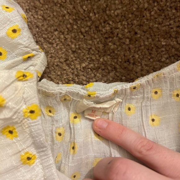 Off the Shoulder Floral Crop Top - Picture 4 of 5